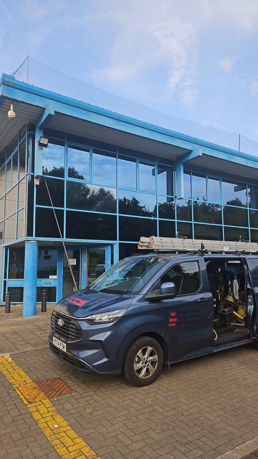 High level access cleaning Cardiff &mdash; Spider Lift
